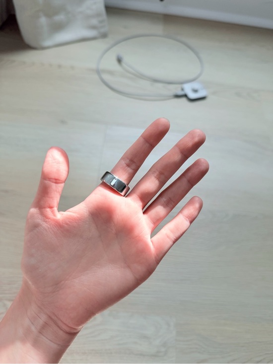 ŌURA Ring Gen 4 - Silver (SIZE 6)